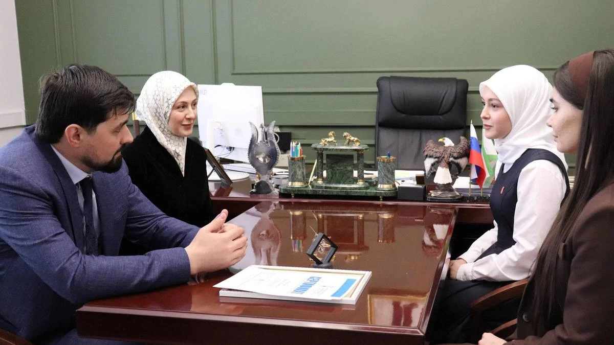 Новости Ингушетии: В Минобрнауки Ингушетии чествовали победительницу международной олимпиады
