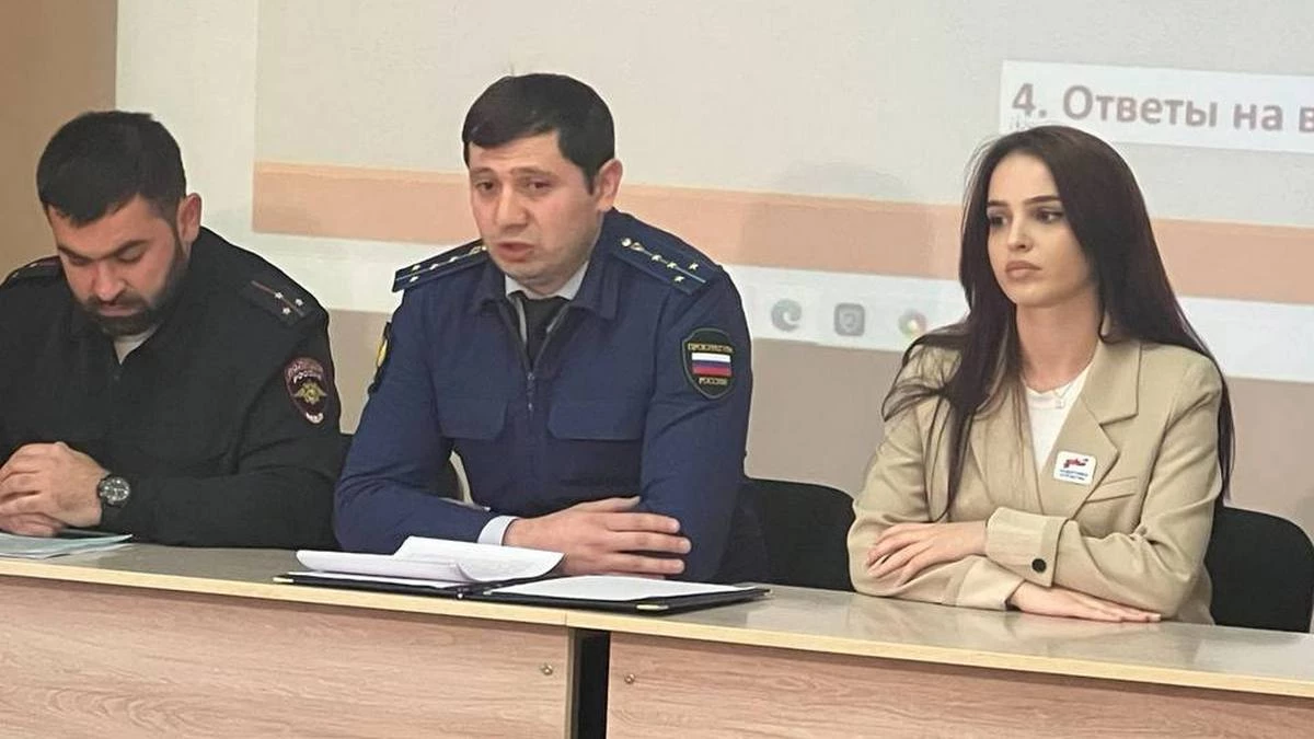 Новости Ингушетии: В  СОШ №14 Назрани состоялась профилактическая встреча со стражами порядка