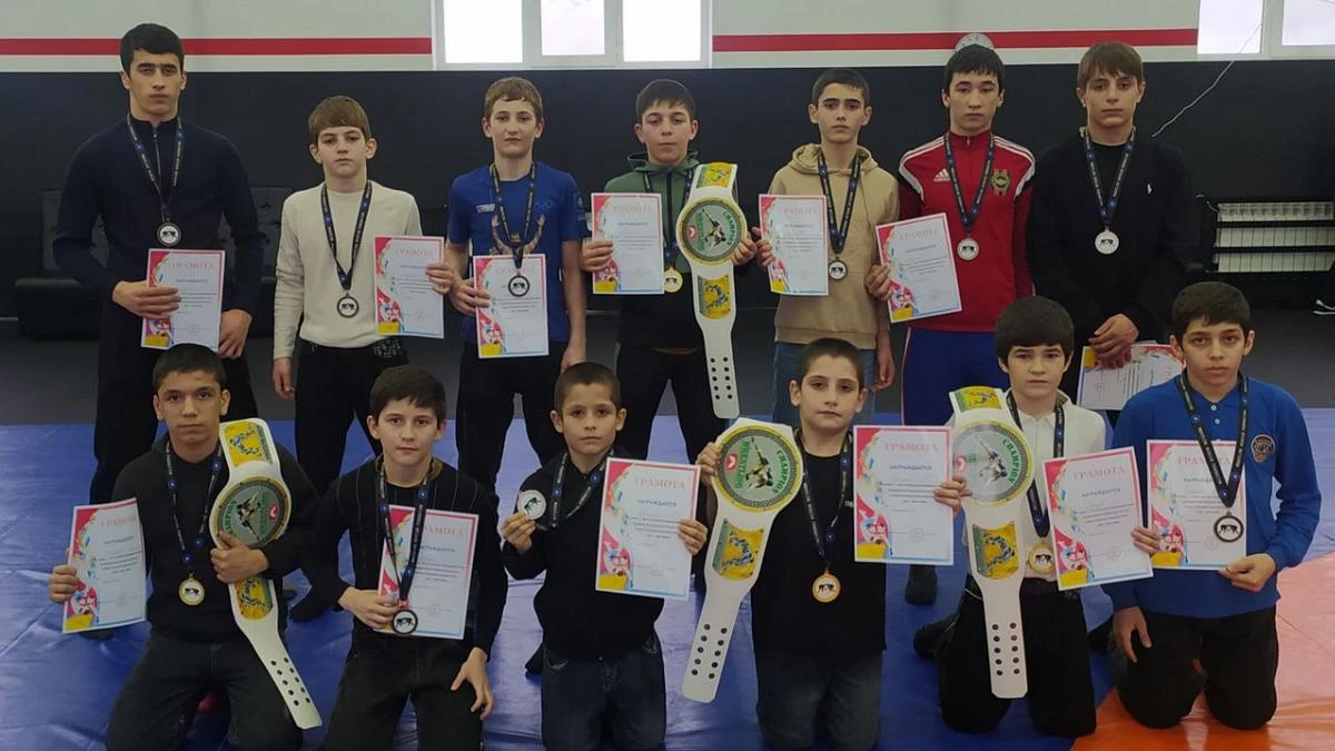 Новости Ингушетии: Борцы из Долаково выиграли 13 медалей на турнире в Чеченской республике