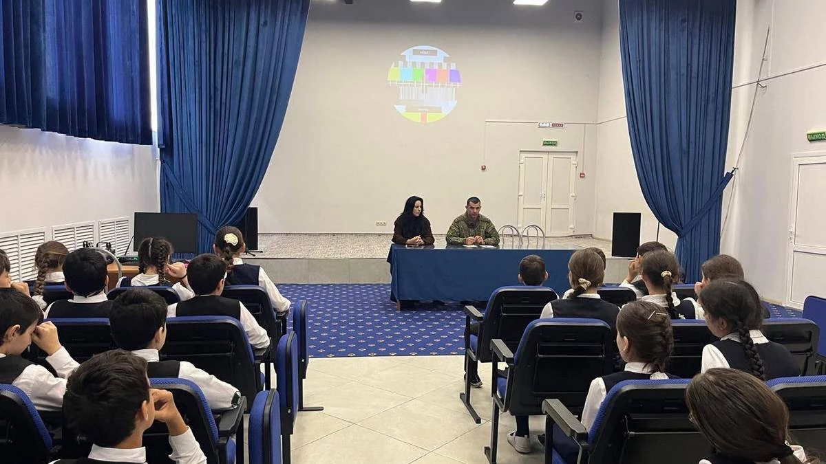Новости Ингушетии: Ветеран СВО пообщался с воспитанниками Назрановской школы-интерната