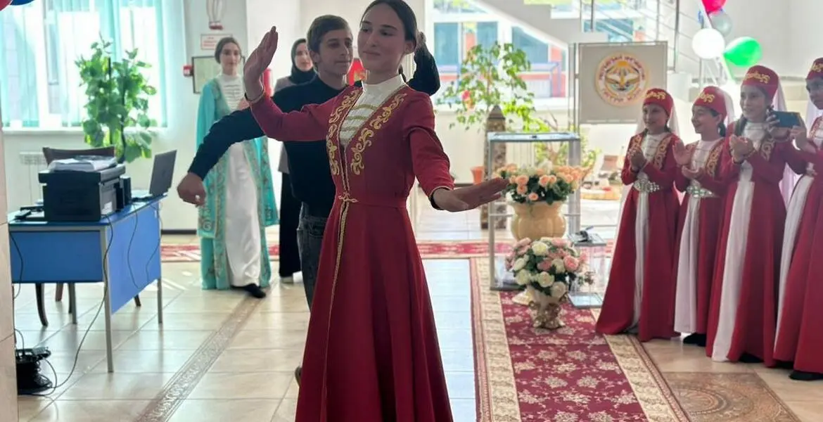 Новости Ингушетии: Къона артисташ илли оалаш, халха бувлаш ба Оалкамарча хоржамий даькъ тӀа