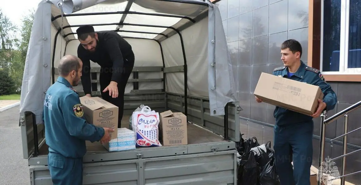 Новости Ингушетии: Сотрудники МЧС Ингушетии собрали более 400 килограммов гуманитарного груза