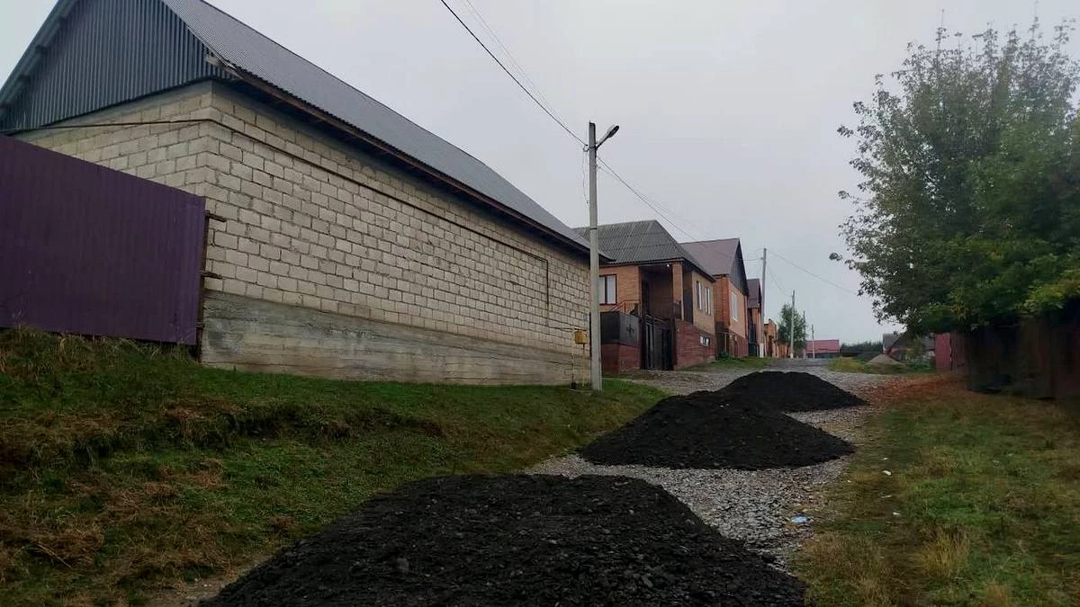 Новости Ингушетии: В Инарках по просьбе семьи бойца СВО начали ремонт улицы Дружбы