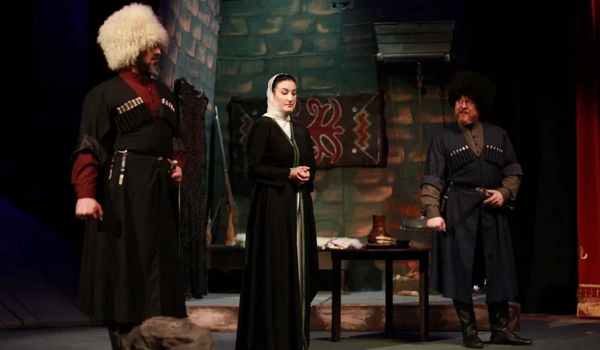 Новости Ингушетии: Паччахьалкхен драматически театро «Жанхота вожар» яхача спектаклага хьажа хьех