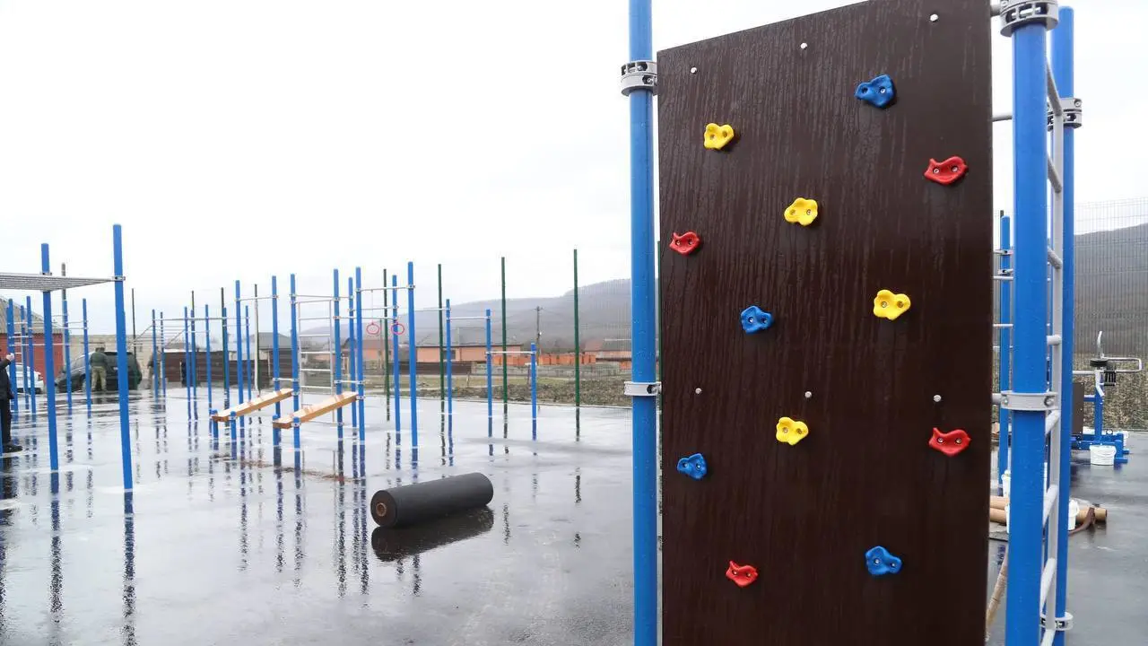 Новости Ингушетии: Калиматов проверил ход строительства открытого спорткомплекса в Алхастах