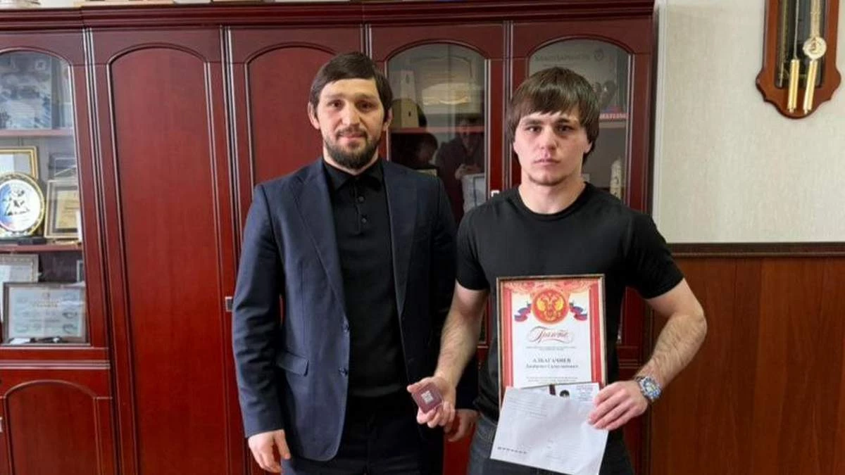 Новости Ингушетии: В Минспорте Ингушетии наградили мастера спорта России Джабраила Албогачиева