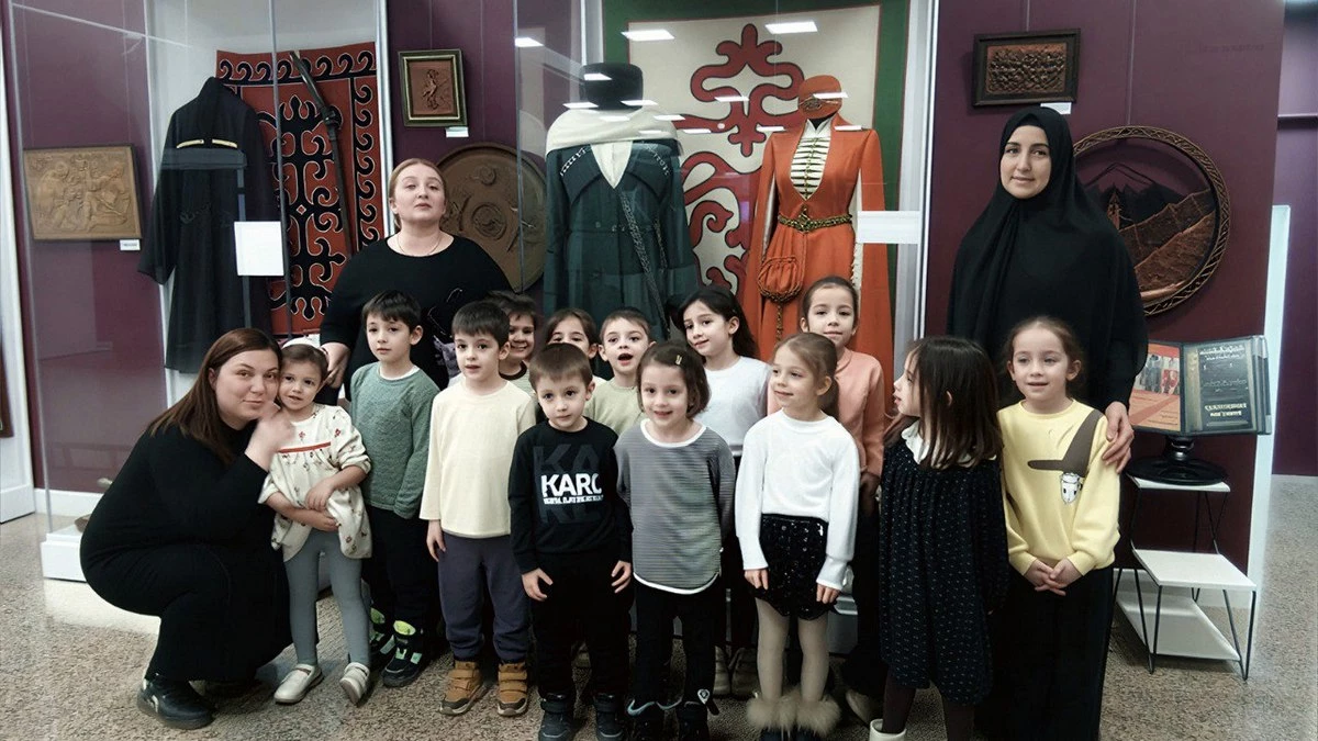 Новости Ингушетии: Госмузей ИЗО Ингушетии подарил малышам путешествие в мир искусства