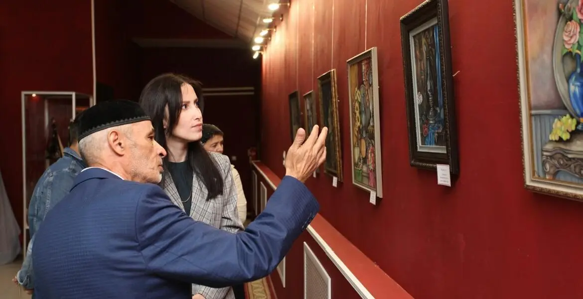 Новости Ингушетии: В Госмузее ИЗО Ингушетии открылась персональная выставка дагестанской художницы Шуайнат Максудовой