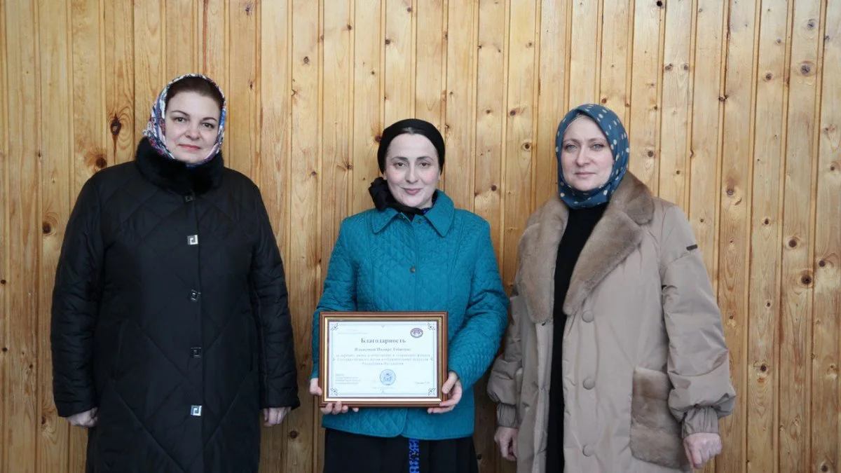 Новости Ингушетии: Художница Индира Ильясова передала в дар музею ИЗО Ингушетии свои работы