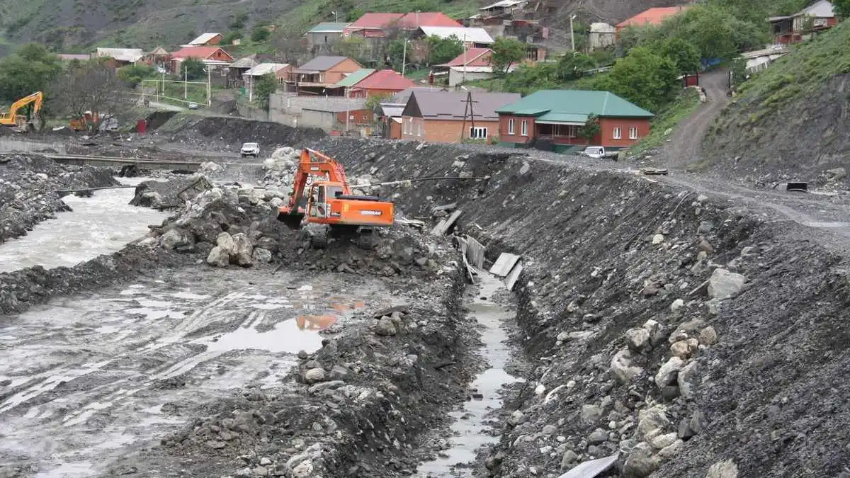 Новости Ингушетии: В период паводка в  Ингушетии задействуют 640 единиц техники