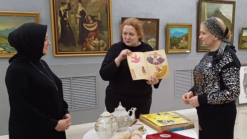 Новости Ингушетии: Представительницы культурного сообщества обогатили фонды музея ИЗО Ингушетии
