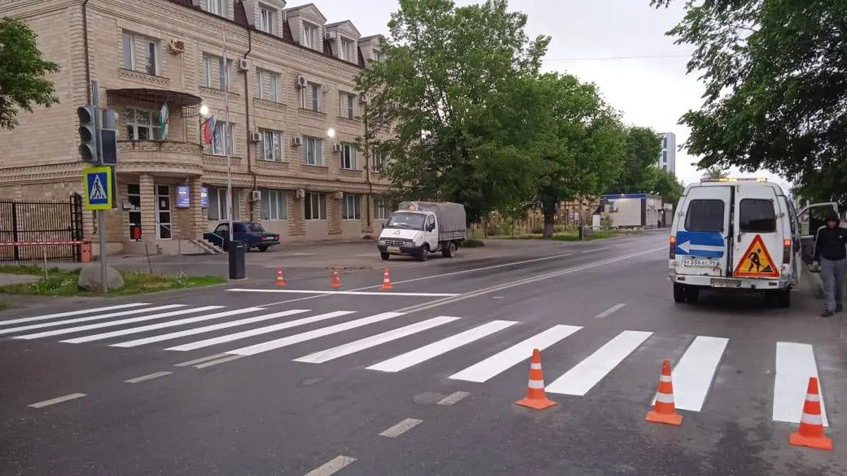 Новости Ингушетии: Минавтодор Ингушетии обновляет дорожную разметку перед школами
