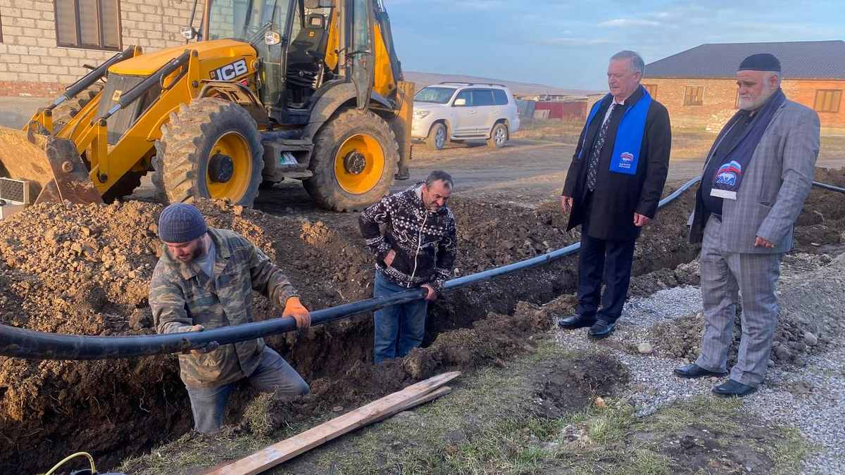 Единороссы Ингушетии проверили ход ремонта водопроводной сети в Зязиков-Юрте