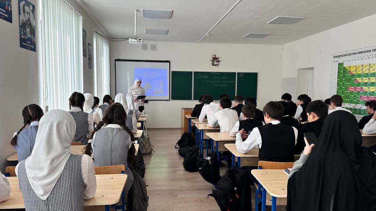 Школьникам Ингушетии рассказывают о подвигах земляков-защитников Ленинграда