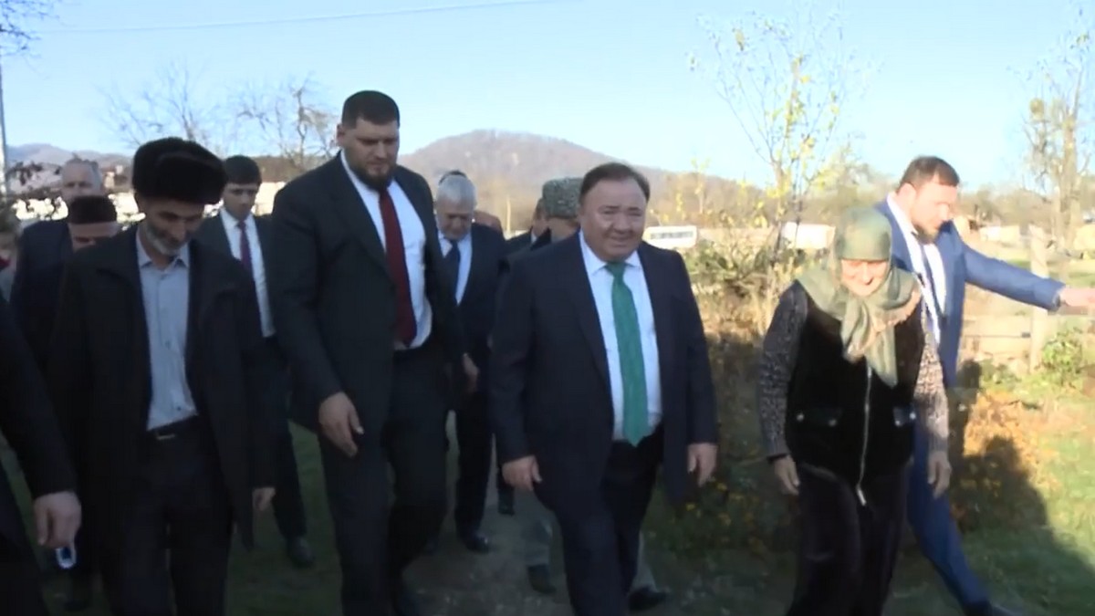 Новости Ингушетии: Глава Ингушетии встретился с победительницей конкурса на лучшее ЛПХ