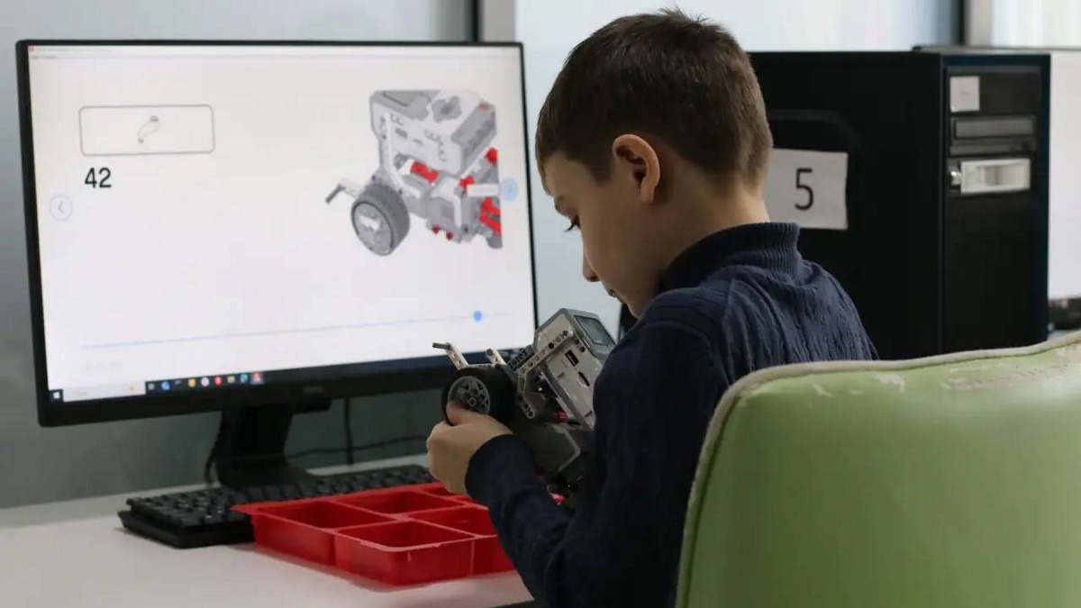 В Магасе для детей бойцов СВО провели мастер-класс по робототехнике