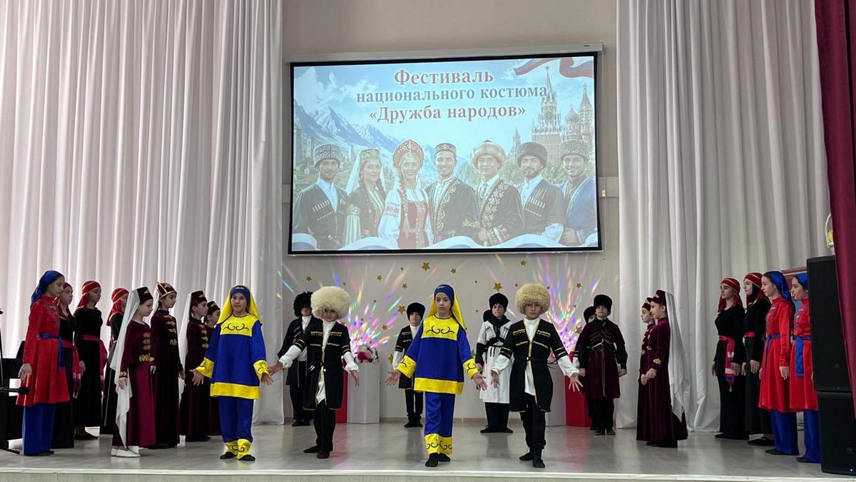 Ансамбль «Яндаре» с успехом выступил на фестивале национального костюма