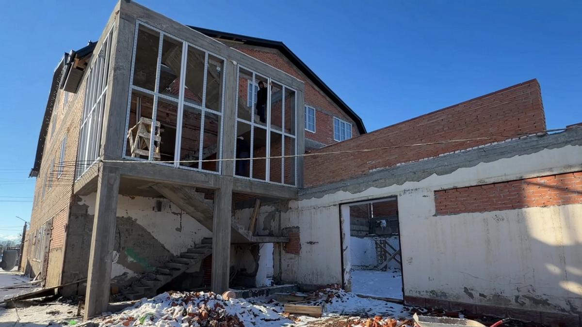 Новости Ингушетии: Министр культуры Ингушетии проверила ход капремонта молодежного театра