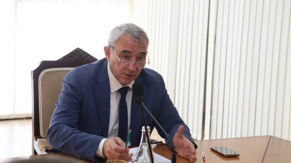 Мэр Магаса встретится с представителями пяти многоквартирных домов