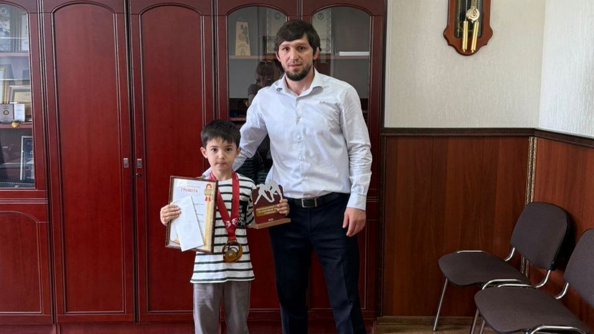 Минспорт Ингушетии поощрил талантливого грэпплера