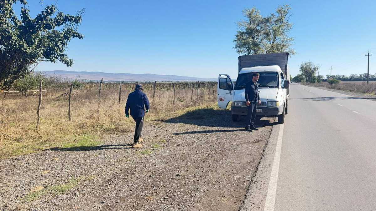 В селе Сагопши избавили общественные пространства от скопления мусора