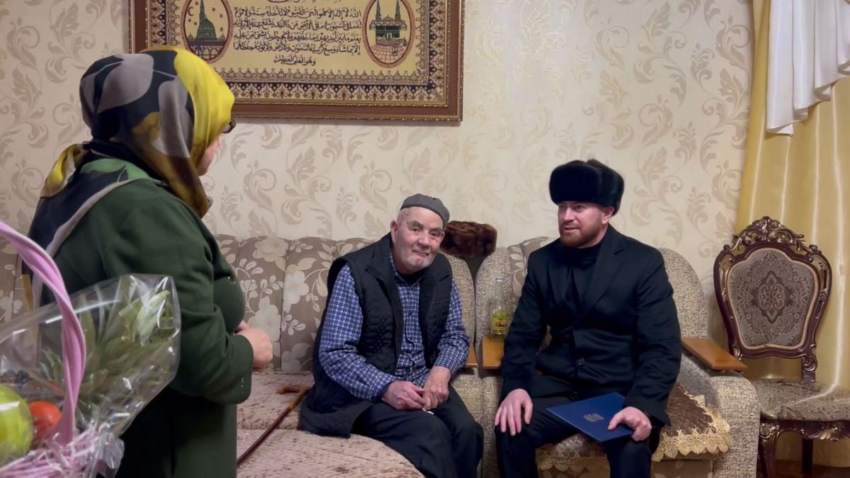 Новости Ингушетии: Андрей Турчак поздравил старейшего в Ингушетии единоросса