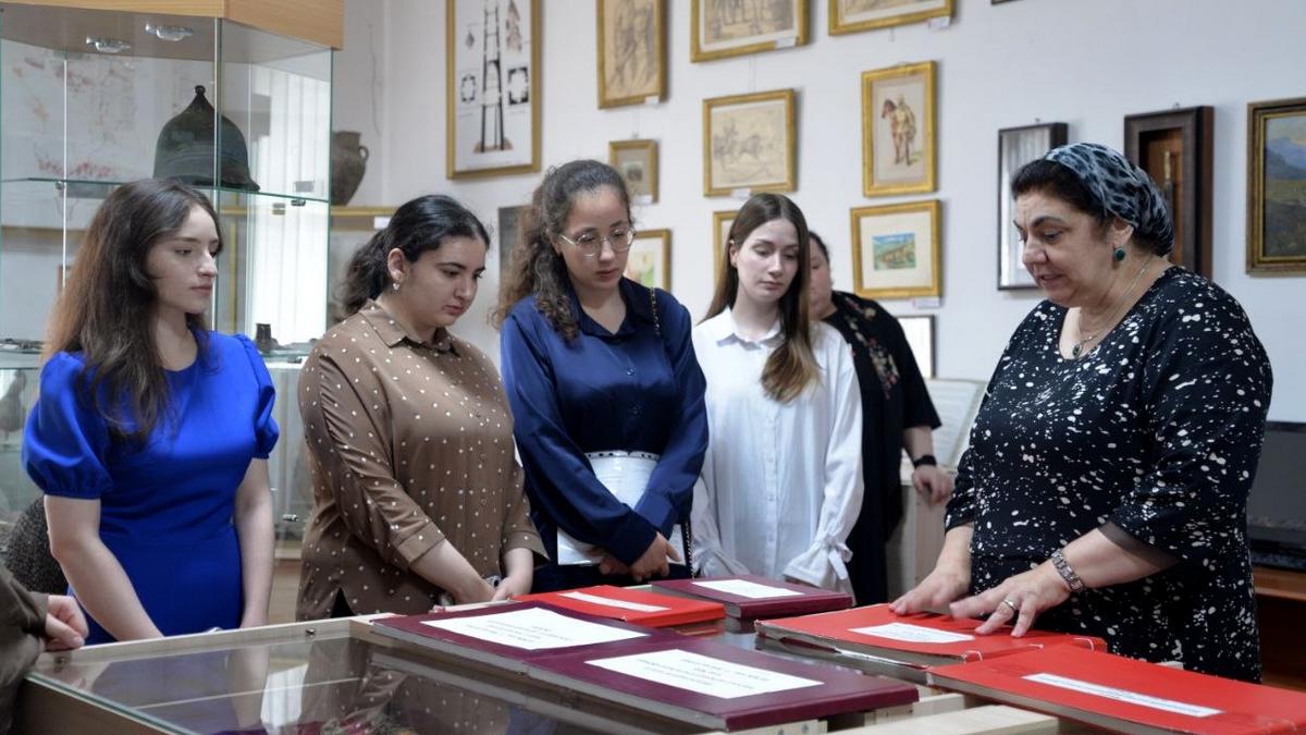 Студенты ИнгГУ проходят практику в главном музее республики