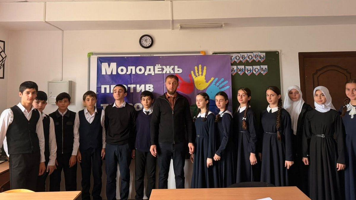 В Алхастах школьникам рассказали о правилах безопасности при угрозе теракта
