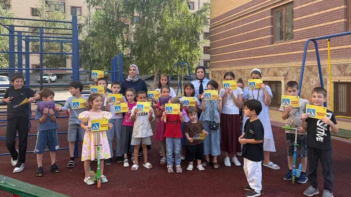 В Магасе госавтоинспекторы напомнили детям о безопасности на дорогах