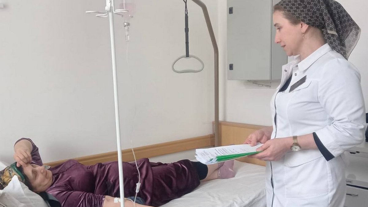 Родителей погибшего бойца СВО отправили на лечение в Джейрахскую больницу