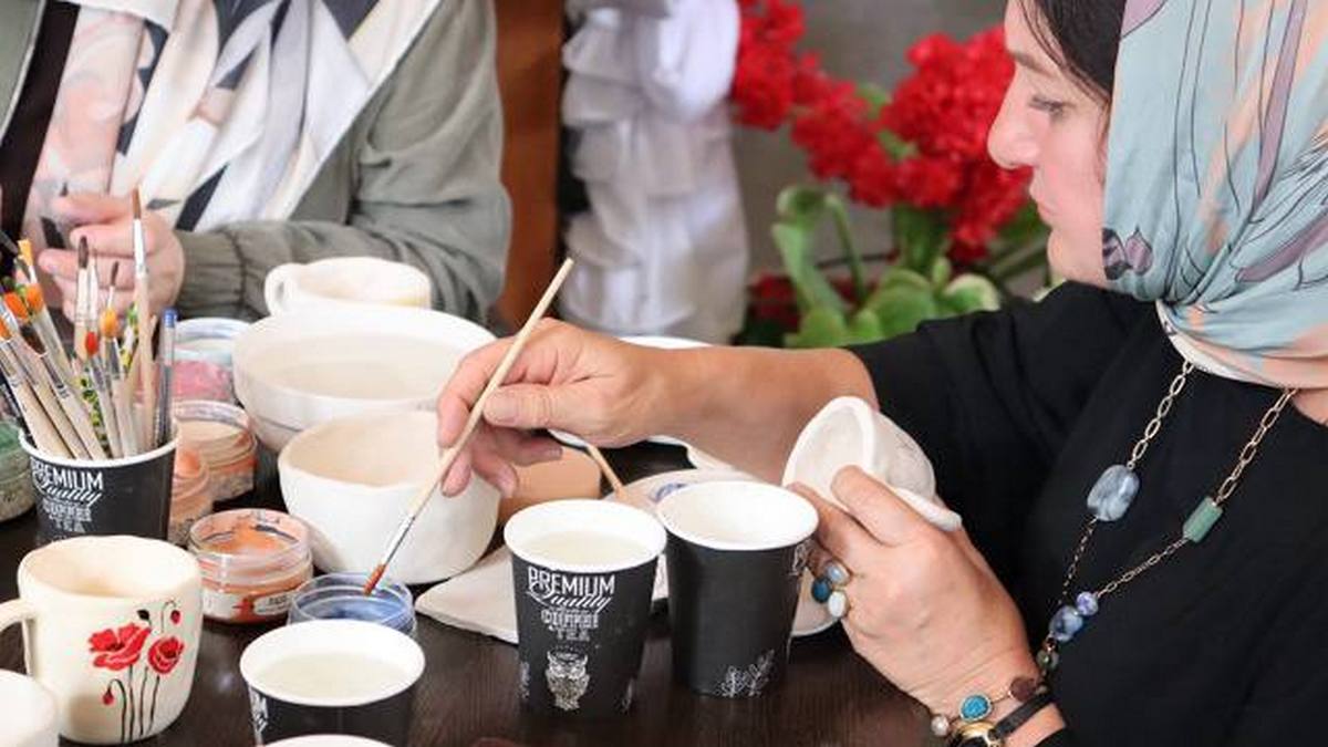 В Ингушетии открылась инклюзивная студия росписи по керамике «Графита»