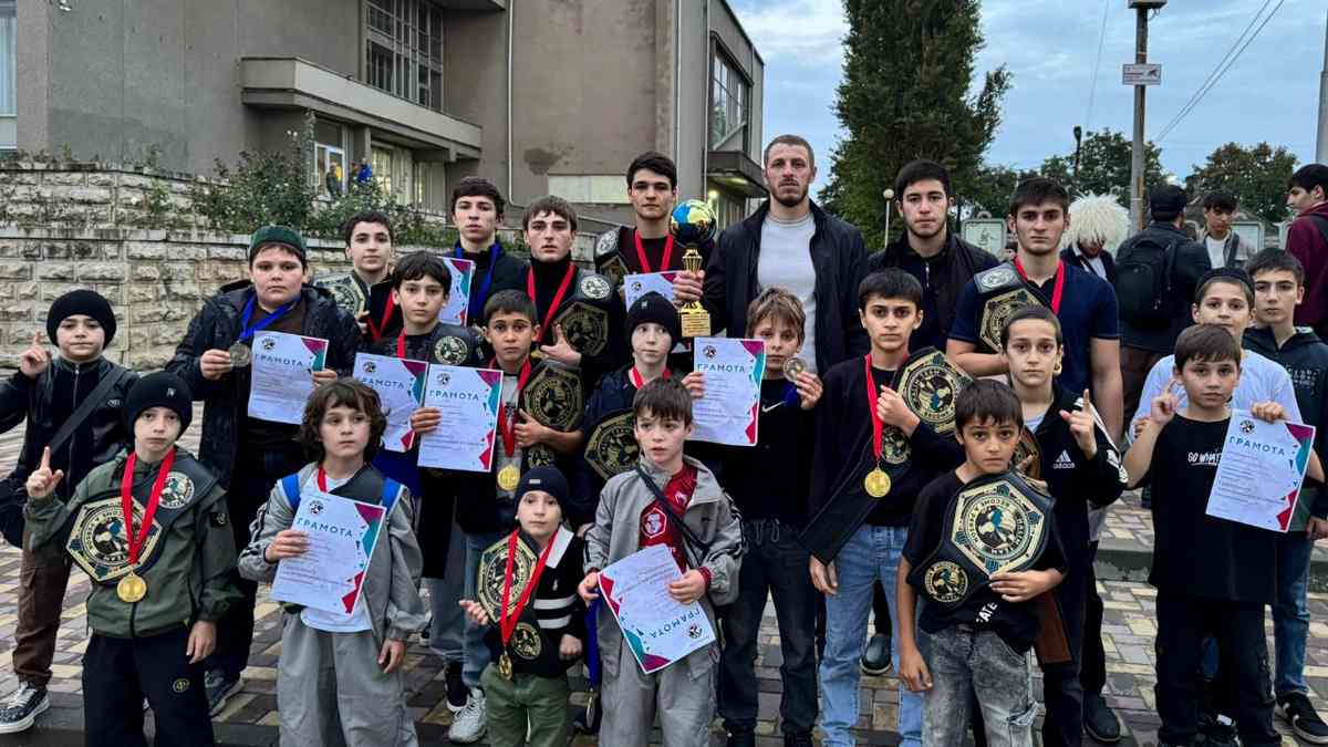 Грэпплеры из Долаково выиграли 19 медалей на  Межрегиональном турнире