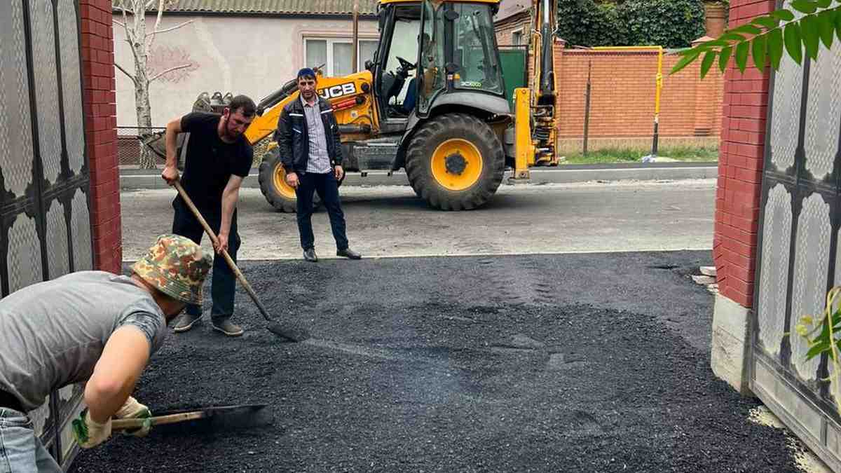 Ветерану СВО из Ингушетии благоустроили территорию, прилегающую к дому