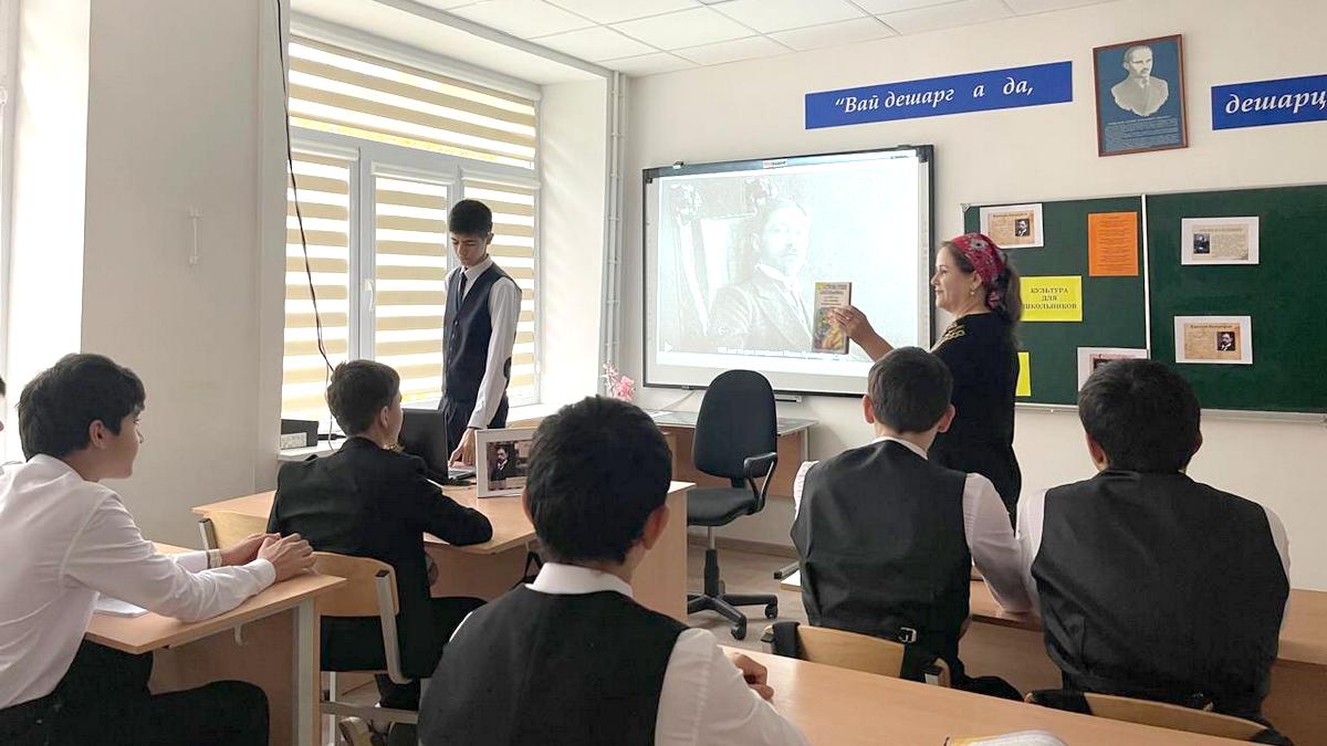 Поэтический вечер в честь великого поэта прошел в Долаковской школе