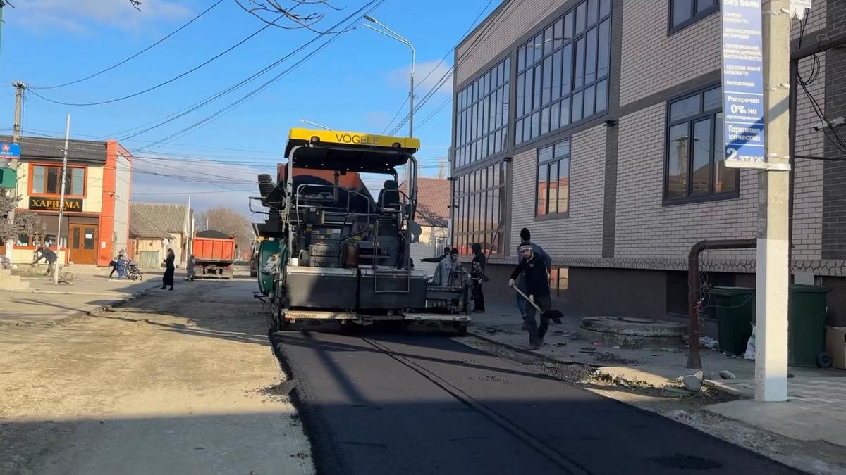 В Сунже началось асфальтирование улицы Розы Люксембург