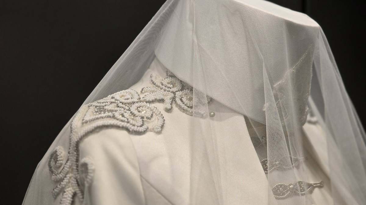 В дар Галерее Ингушетии передан традиционный свадебный наряд невесты