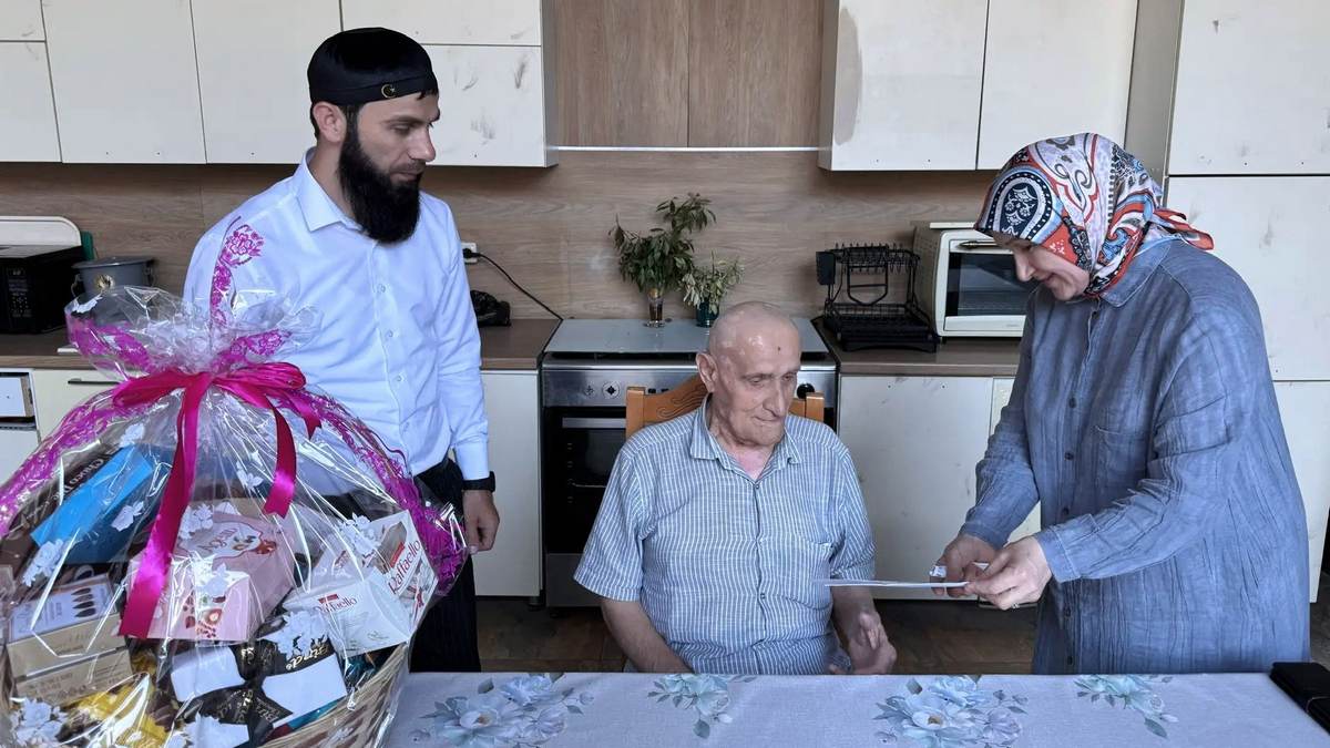 Владимир Путин поздравил труженика тыла из Карабулака с 96-летием