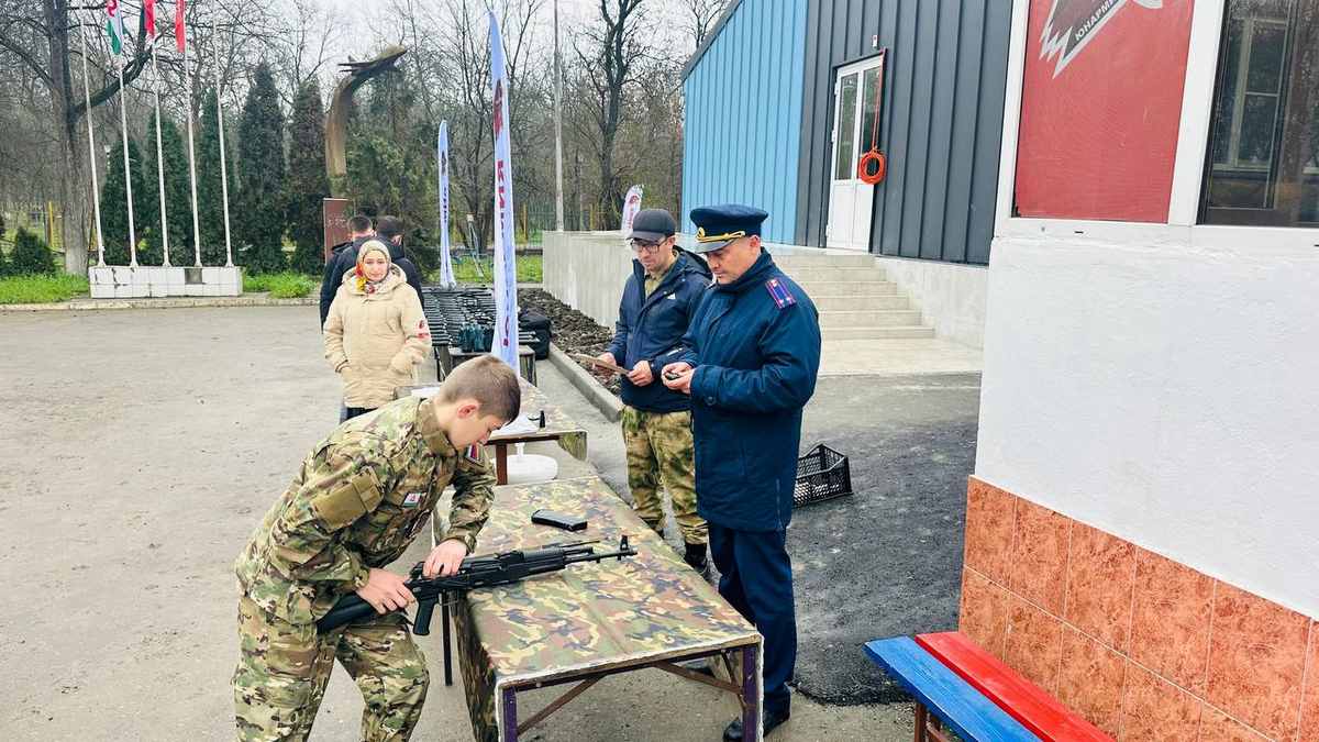 Сотрудник СК поддержал в Ингушетии  патриотическое воспитание юнармейцев