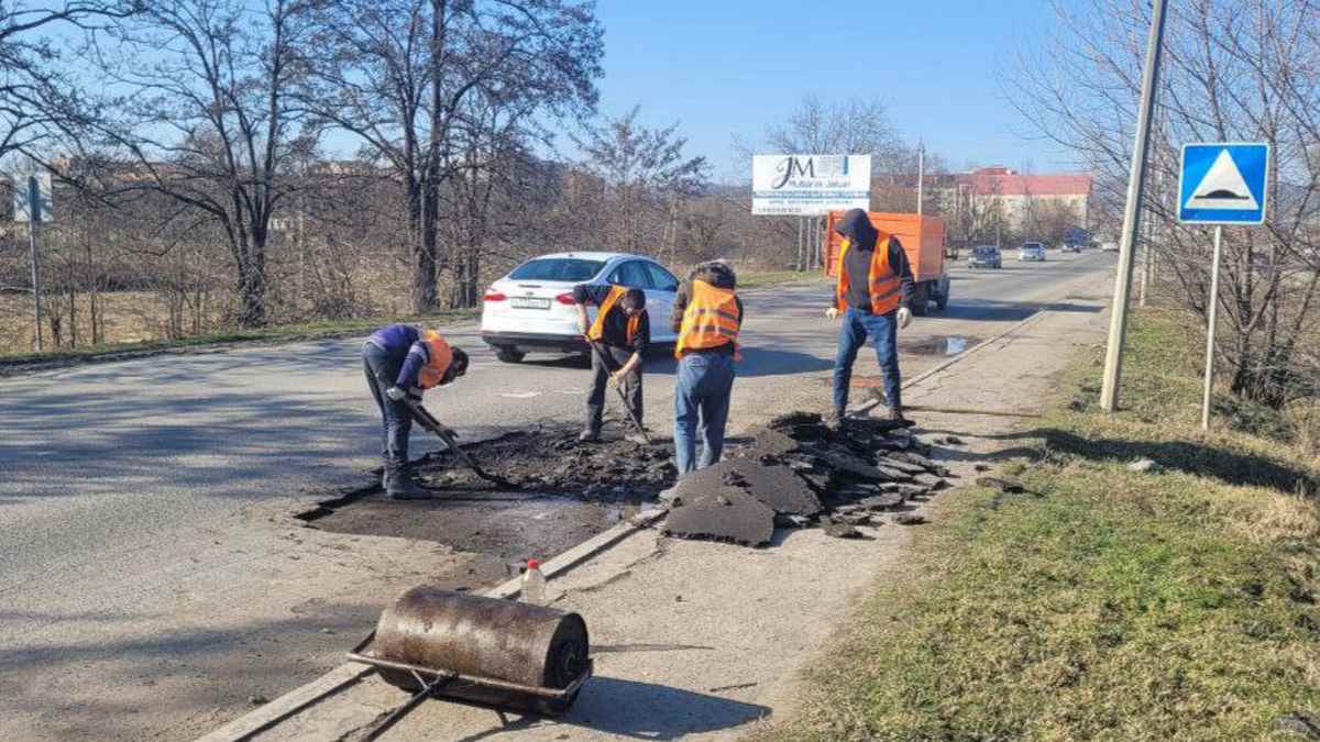 В Карабулаке улучшают состояние автомобильных дорог