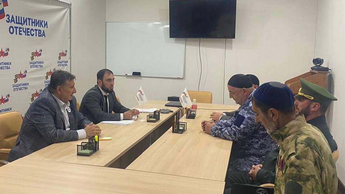 Глава регионального фонда «Защитники Отечества» встретился с ветеранами СВО