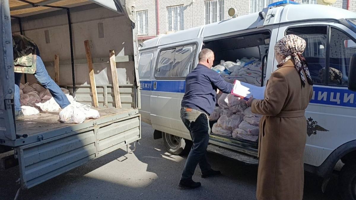 В Ингушетии оказали продуктовую помощь семьям погибших сотрудников МВД