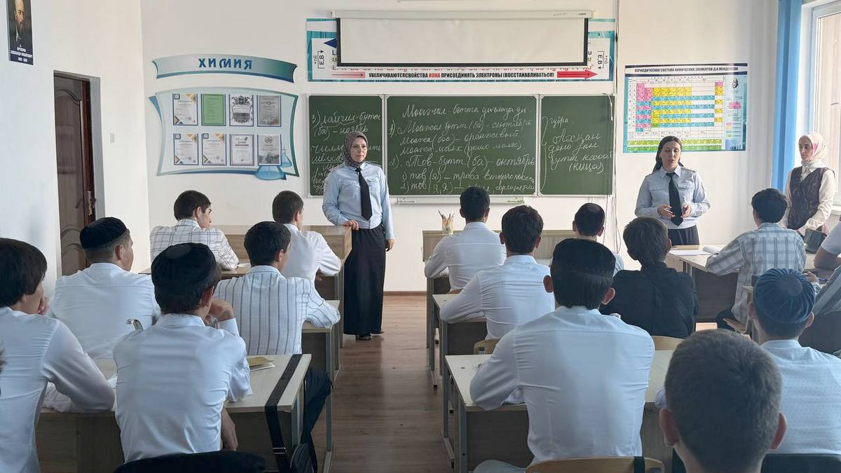 Госавтоинспекторы Ингушетии встретились со студентами СКТЭК