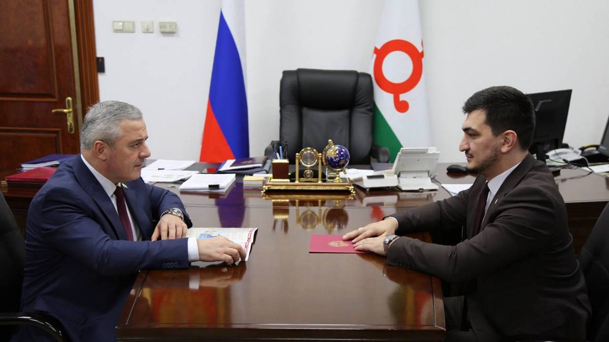 Руслан Гагиев встретился с представителем Минпросвещения РФ Идрисом Газдиевым