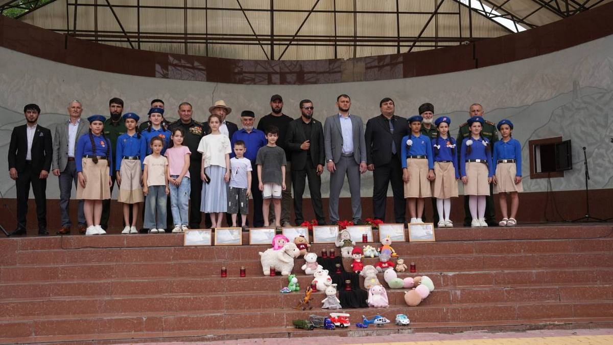 В Малгобеке почтили память погибших детей Донбасса