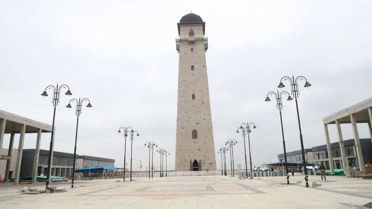 Глава Ингушетии оценил ход работ на Площади Согласия в Магасе