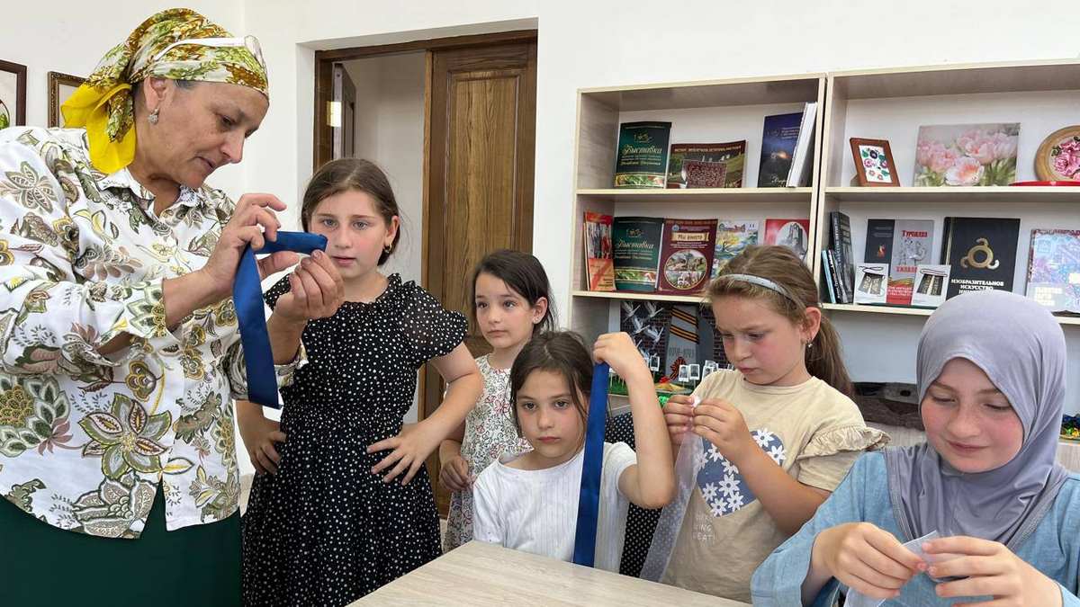 Новости Ингушетии: В лагере «Умка» прошёл мастер-класс по созданию цветочных композиций