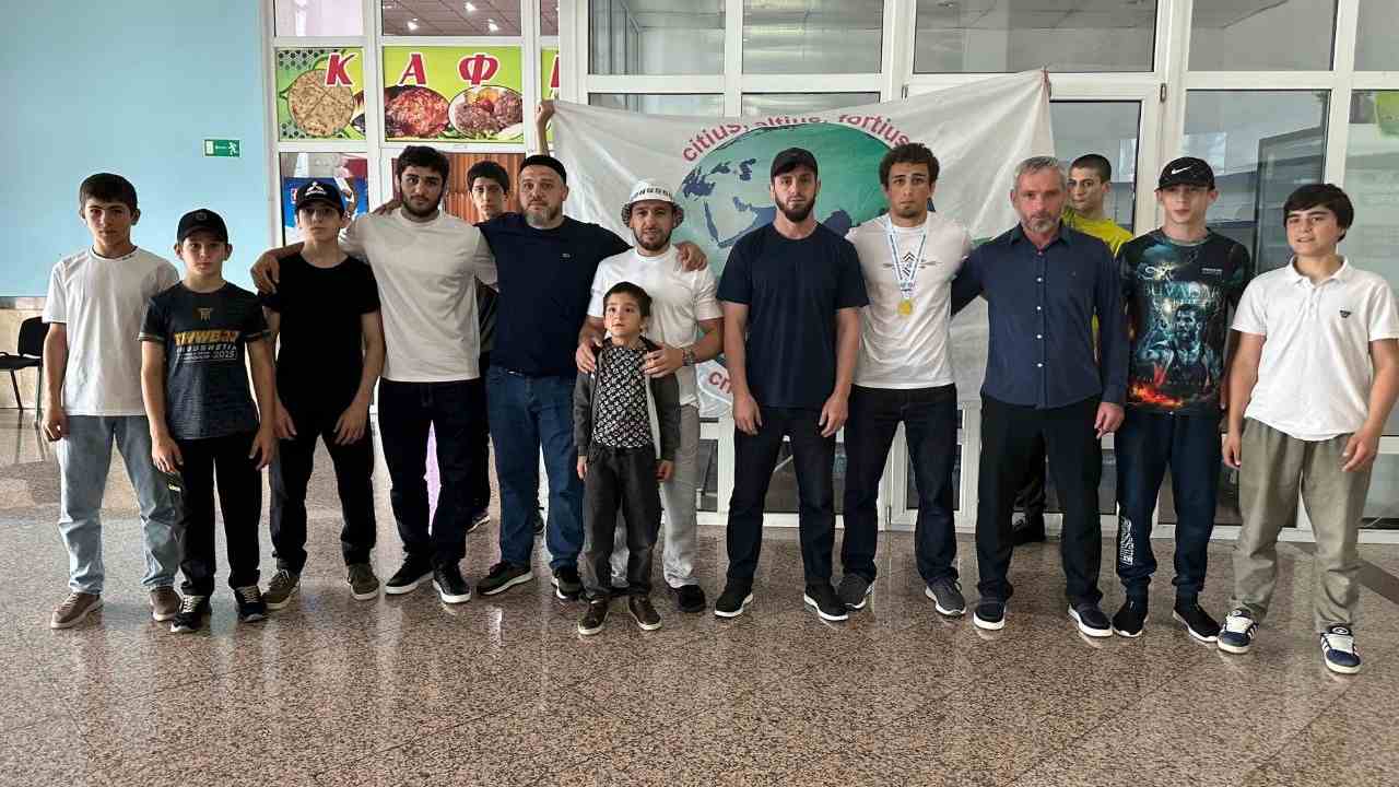 В Сунже встретили победителя Чемпионата России по греко-римской борьбе