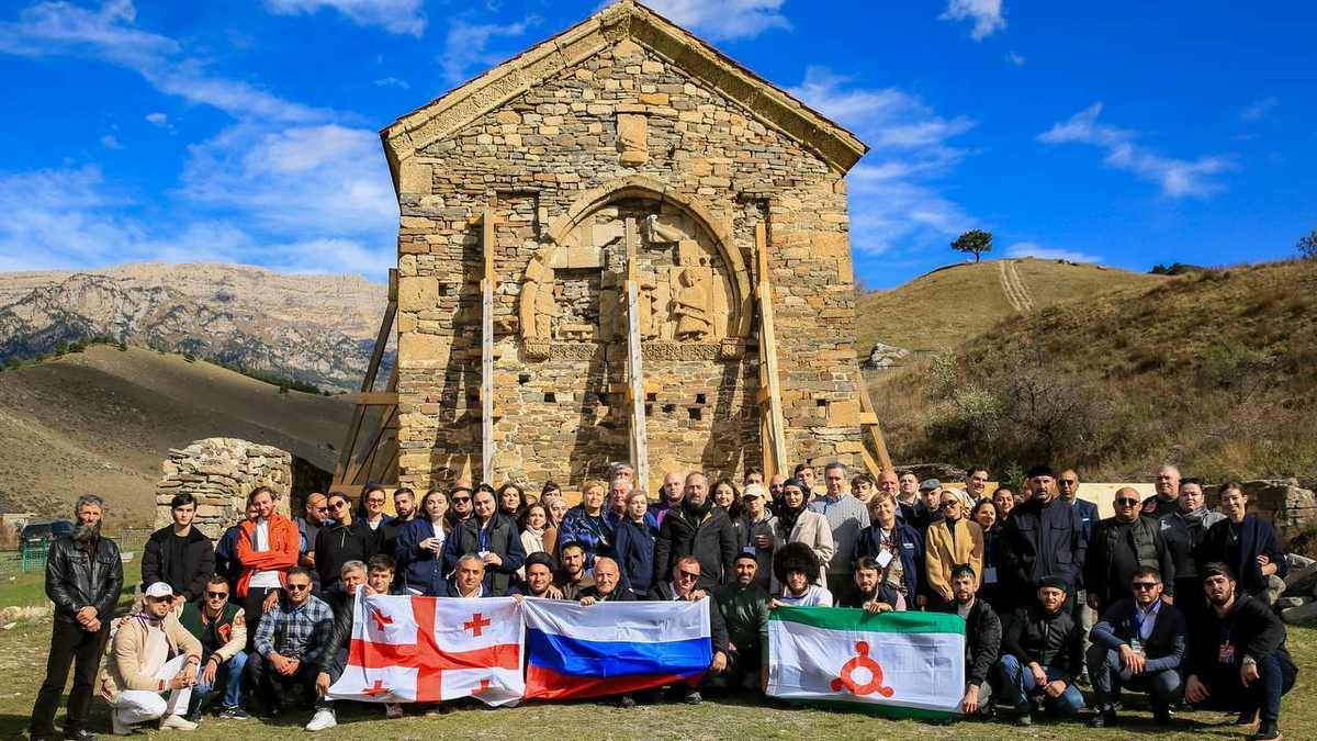 Российско-Грузинская делегация посетила храм Ингушетии Тхаба-Ерды