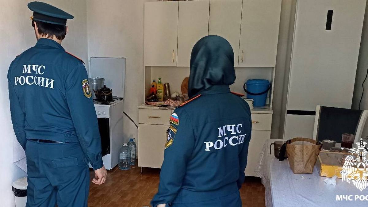 Психолог МЧС оказала помощь семье, пострадавшей от угарного газа в Ингушетии