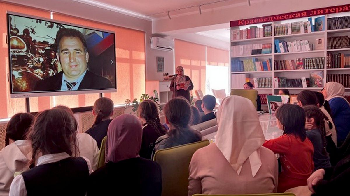 В Нестеровском Доме культуры почтили подвиг Алихана Калиматова